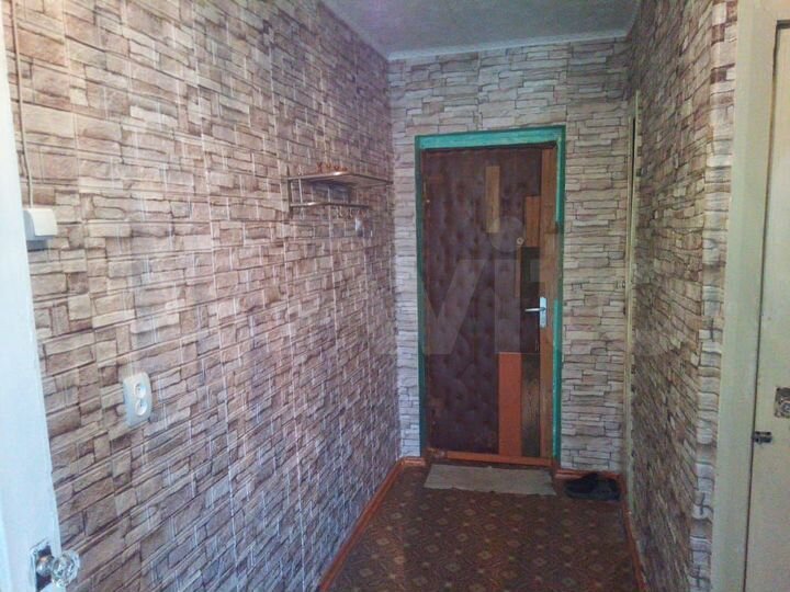 2-к. квартира, 42 м², 3/3 эт.