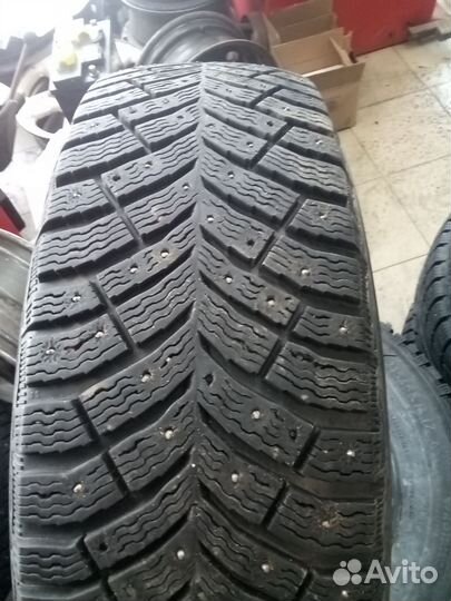 Michelin X-Ice North 4 215/65 R17