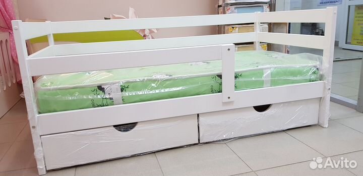 Кровать из массива детская манеж