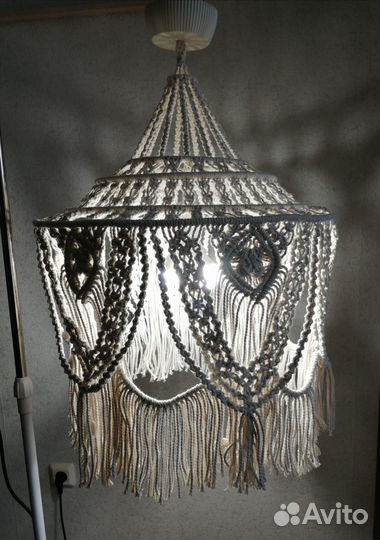 Люстра потолочная с абажуром