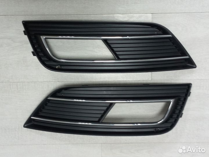 Оправа туманки Audi A4/B8 2011-2015 c хром полосой