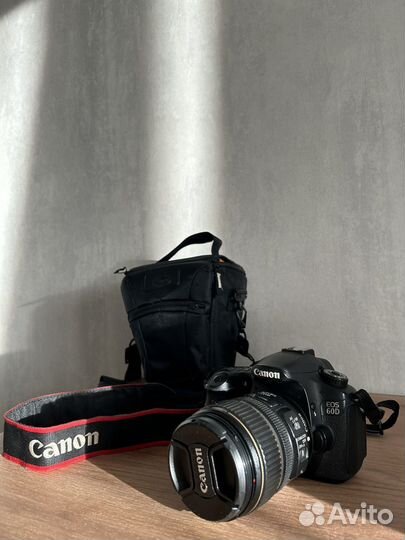 Зеркальный фотоаппарат Canon 60D