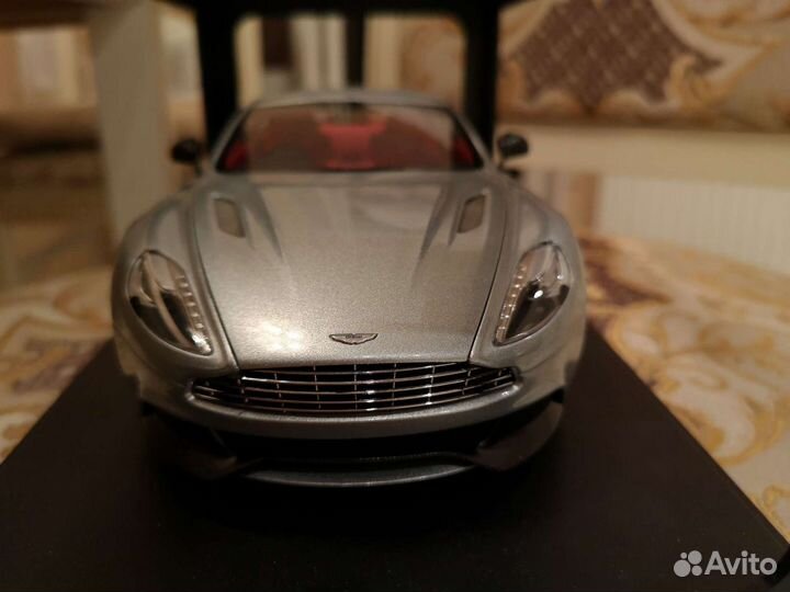 1:18 Aston Martin Vanquish Autoart