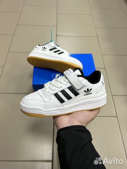 Кроссовки adidas Forum low (36-40) белые