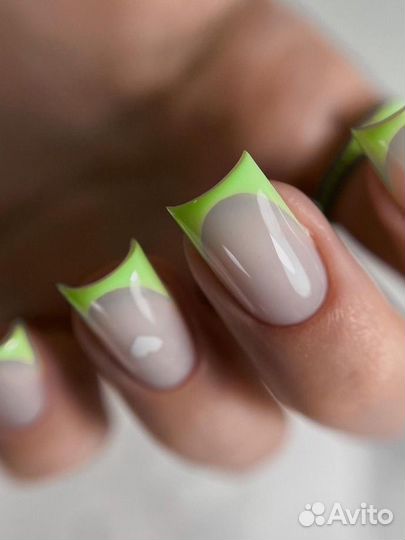 Маникюр, педикюр, наращивание ногтей