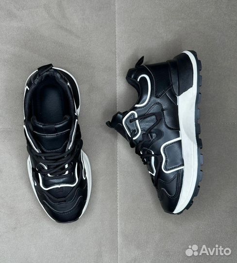 Новые кроссовки в наличии р-р 36 в размер