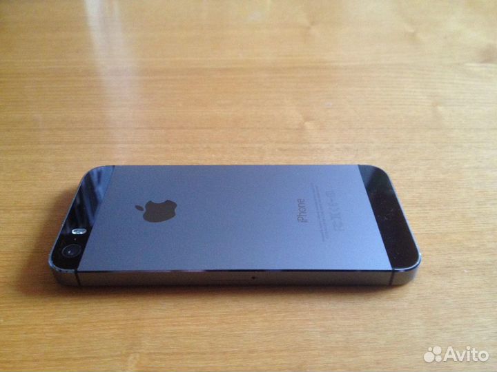 Телефон iPhone 5s