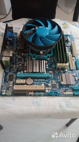 Материнская плата с процессором и памятью