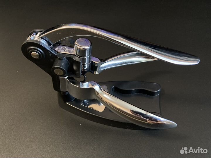 Рычажный штопор Bergner BG-3112 на подставке