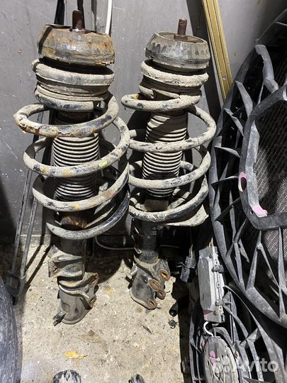 Передняя стойка амортизатора в сборе Вито w639