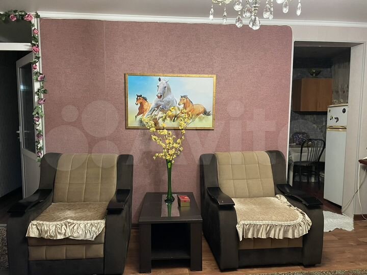 2-к. квартира, 46 м², 1/3 эт.