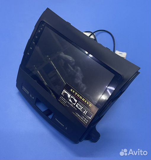 Штатное головное устройство на Mitsubishi