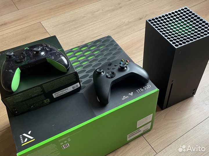 Xbox series x 1tb + 2 геймпада