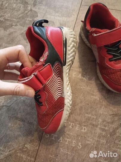 Кроссовки 28