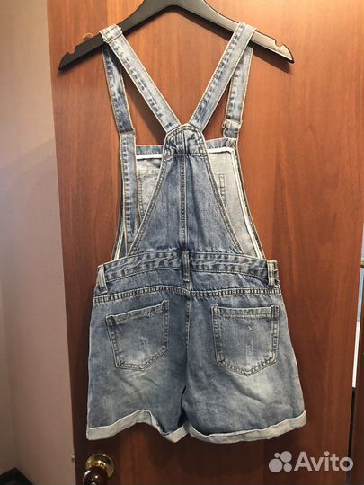 Джинсовые шорты-комбинезон