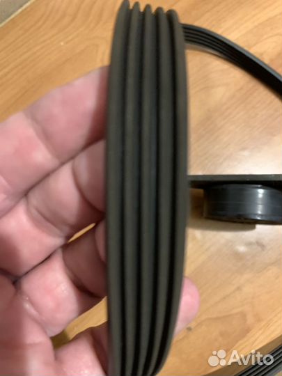 Приводной ремень и натяжной ролик на Renault