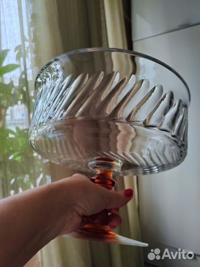 Большая хрустальная ваза для фруктов цветная ножка