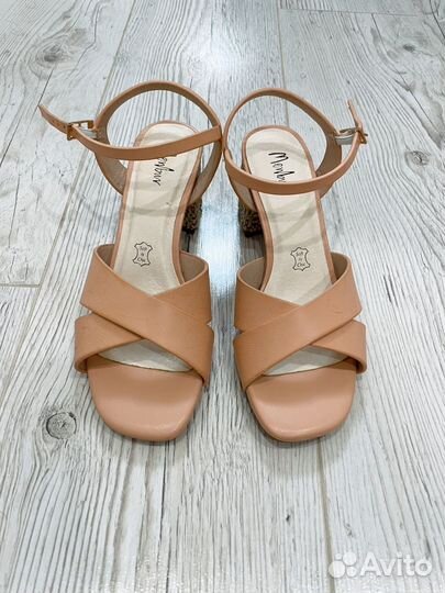 Босоножки новые 36 р