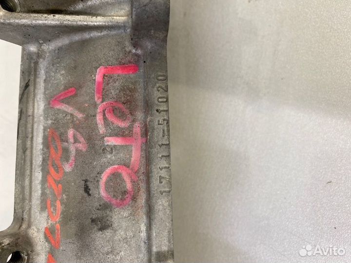 Коллектор впускной правый Toyota Land Cruiser 200