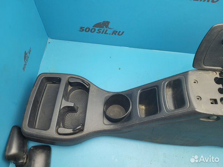 Подлокотник Dodge Durango 4.7 01-04