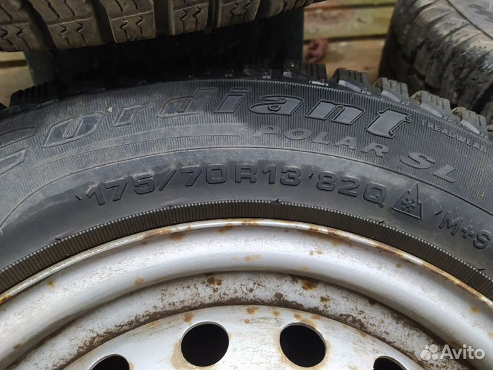 Зимняя нешипованная резина на дисках