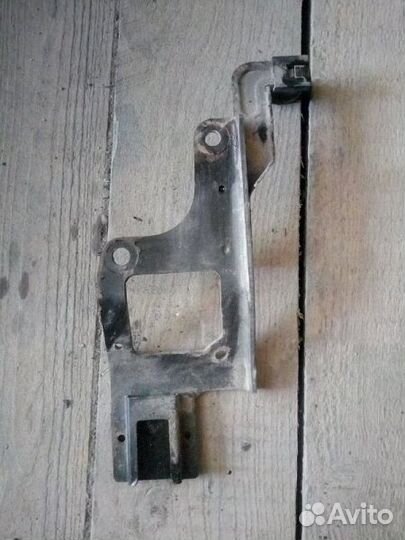 Кронштейн бачка гидроусилителя Nissan Armada