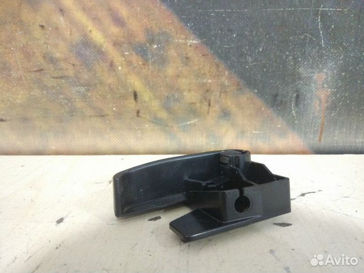 Ручка открытия капота Chevrolet Trailblazer GMT360