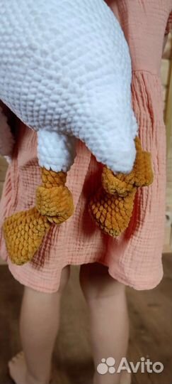 Вязаная мягкая игрушка гусь обнимусь