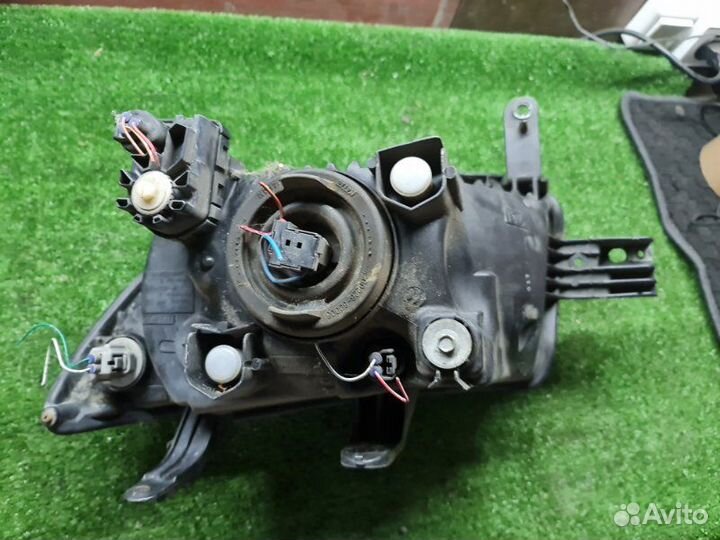 Фара передняя правая Toyota Bb QNC25