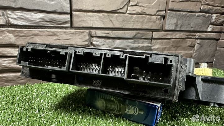 Моторчик стеклоподъемника audi A4 передний правый