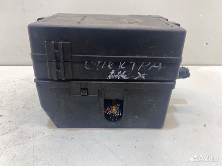 Блок предохранителей под капот Kia Spectra седан