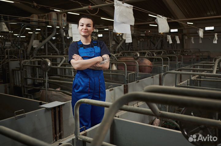 Работник на ферму по выращиванию животных