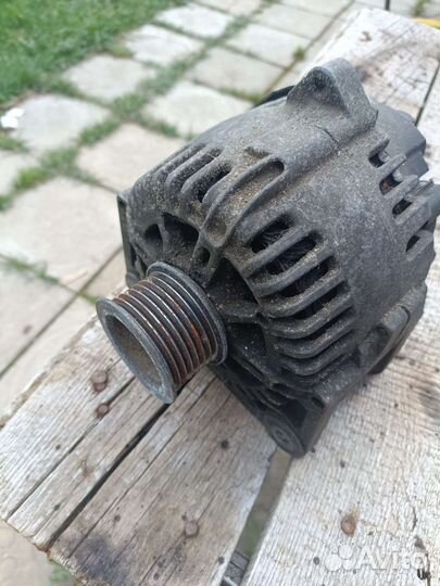 Генератор Renault б/у
