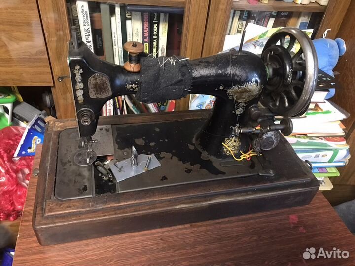 Швейная машинка с плоским челноком