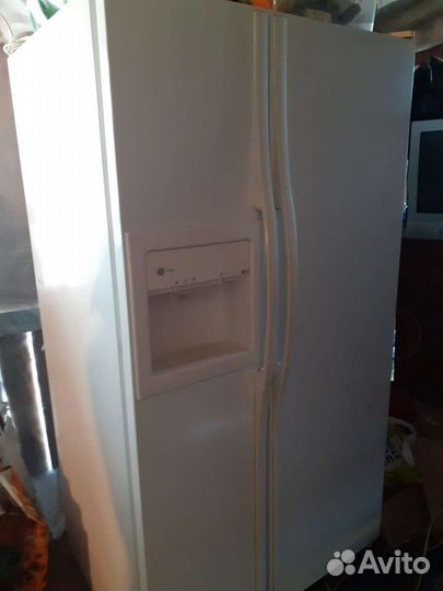 Холодильник большой