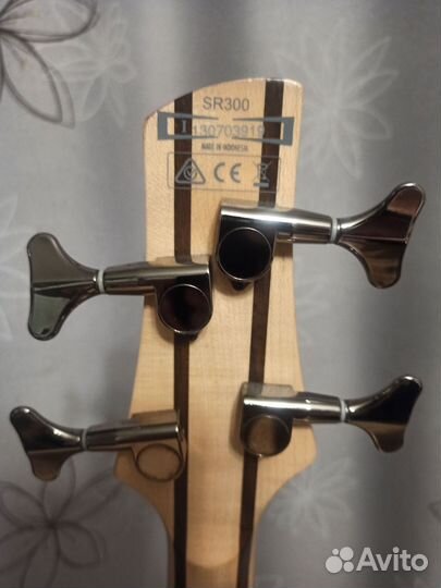 Бас гитара ibanez sr300