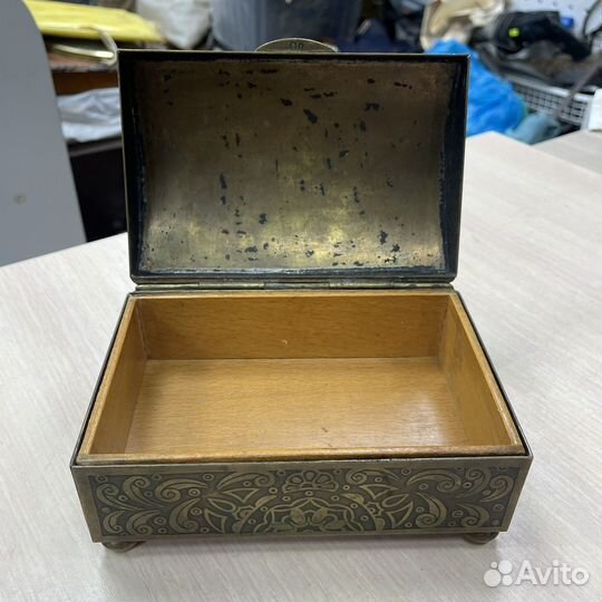 Шкатулка Старая Индия. Латунь, дерево (сзр)