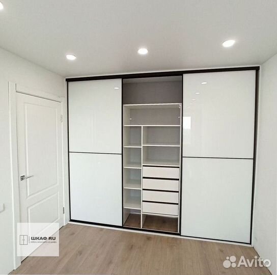 Современный шкаф купе