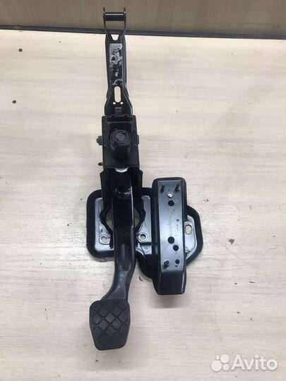 Педаль тормоза Skoda Fabia 1