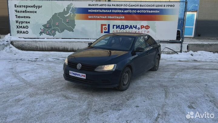 Отражатель в бампер задний левый Volkswagen Jetta (A6) 5C6945105