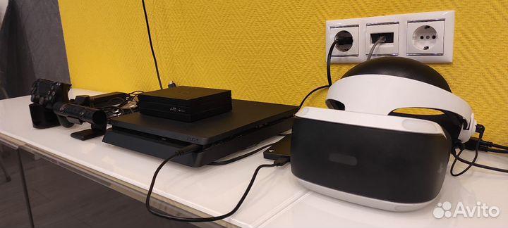 Sony playstation 4 +VR+ 2 контроллера+4игры