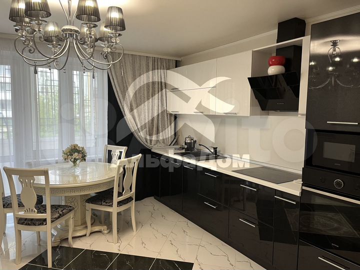 2-к. квартира, 65 м², 1/11 эт.