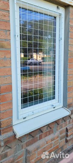 Защитная сетка от выпадения детей из окна