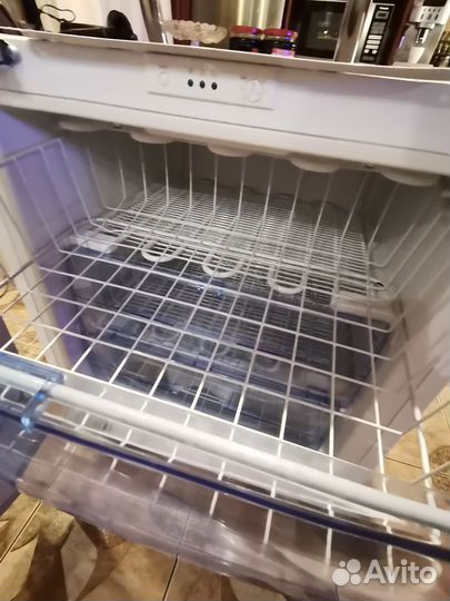 Встраиваемая морозильная камера