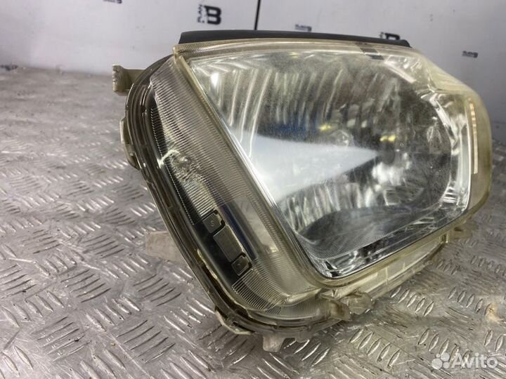 Фара галогеновая передняя левая Toyota Highlander