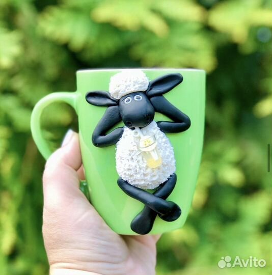 Кружечка с декором барашек шон из полимерной глины