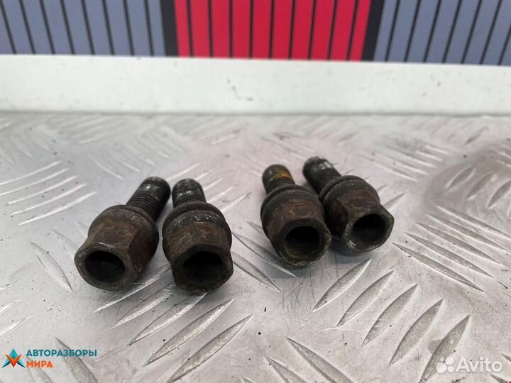 Болт колесный Citroen C4 Picasso 2008 701601139B