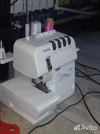 Оверлок Brother белый
