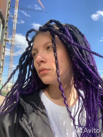 Де дреды, де косы,афролоконы,зизи, брейды