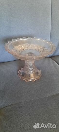 Ваза для фруктов на ножке